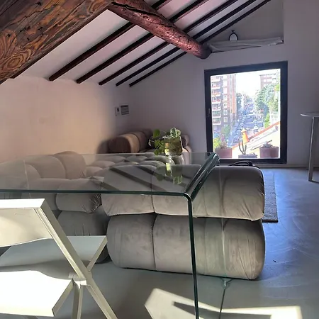 The Savona Design Attic شقة